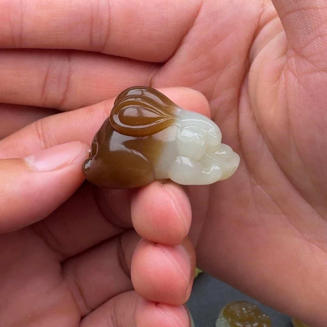 糖***爸颈饰未镶嵌和田玉（糖玉）