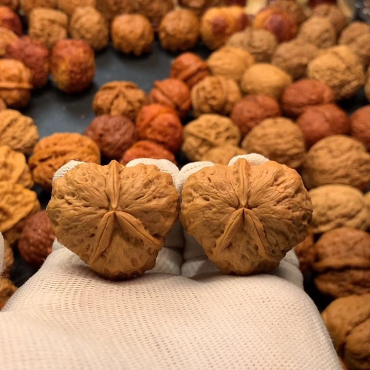 文玩核桃吊坠37………