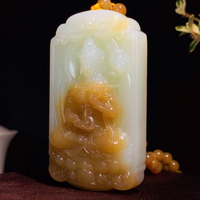 新疆且末糖坐莲观音牌子挂件 尺寸43/21/18！