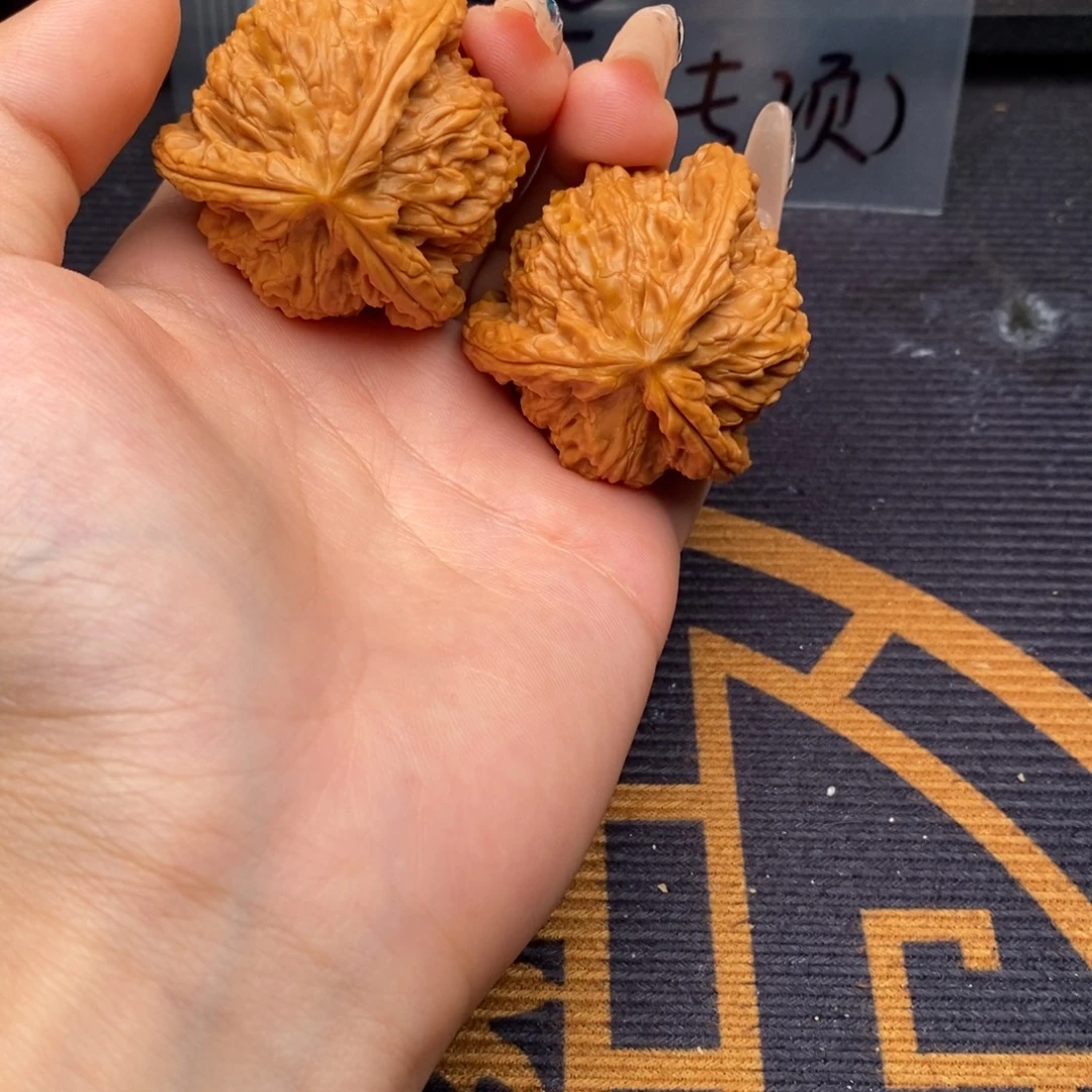 N***o文玩核桃吊坠白狮子