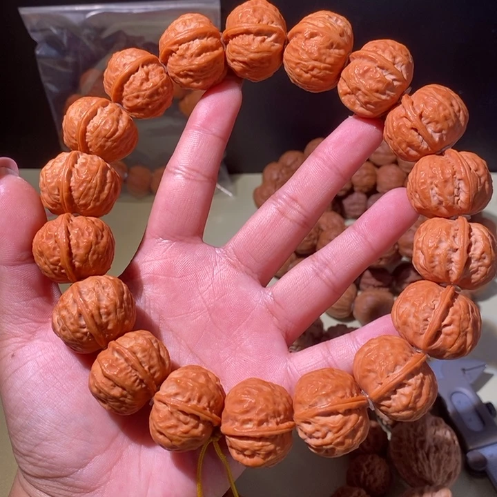 文玩核桃手串……25