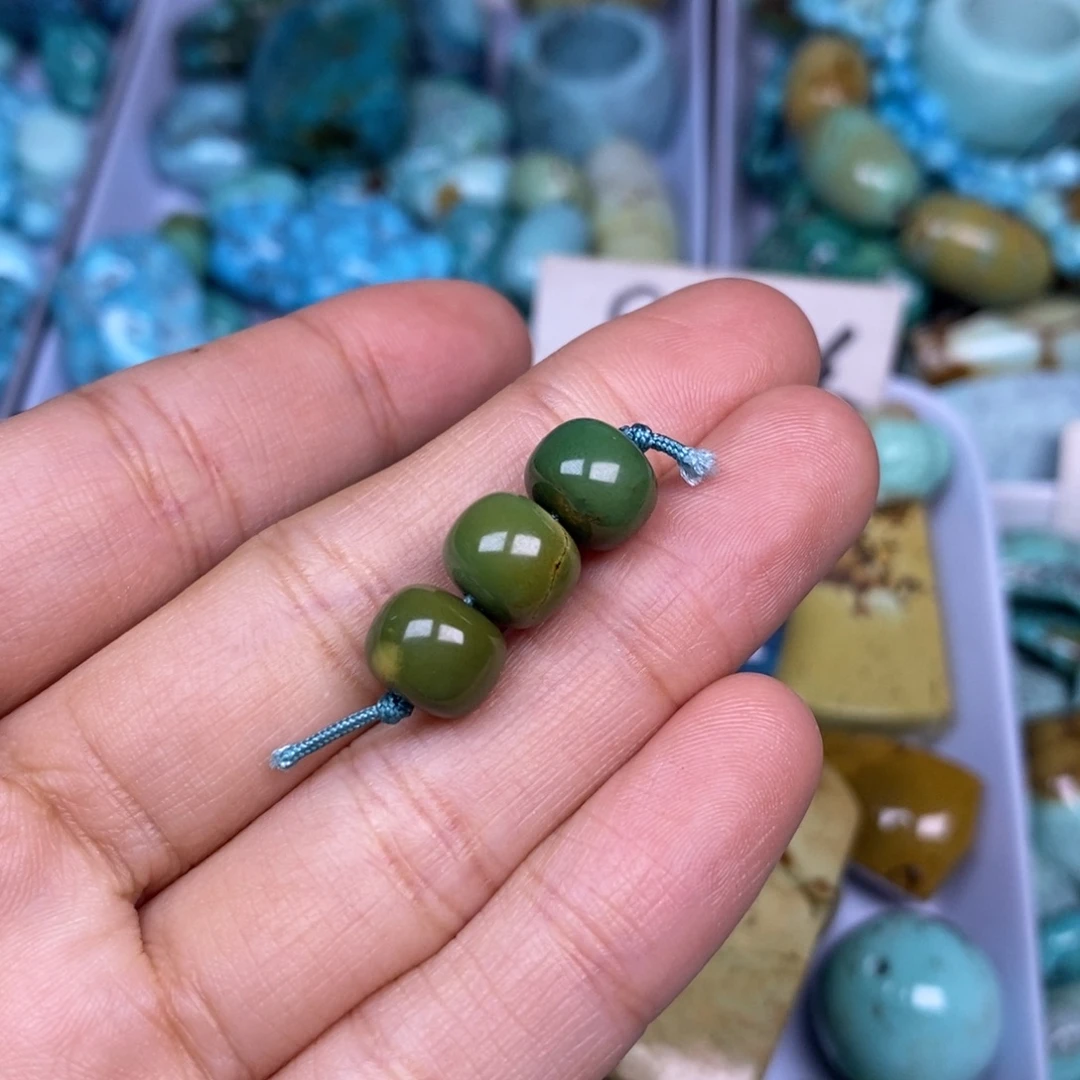 绿松石未镶嵌颈饰