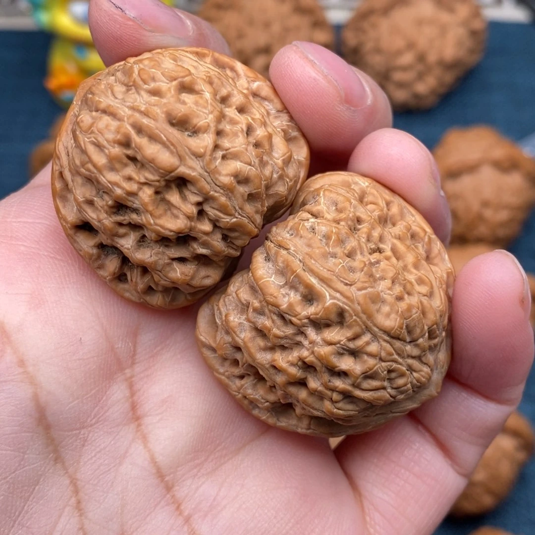 文玩核桃把件35红宝石狮子头