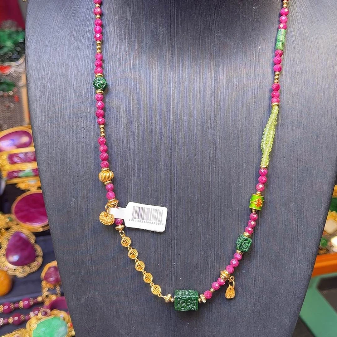 颈饰红宝石未镶嵌