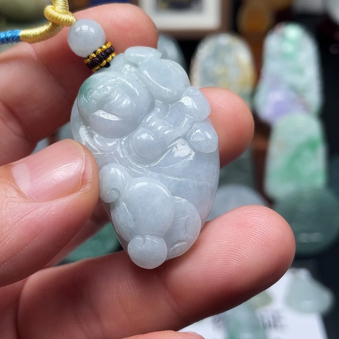 翡翠未镶嵌颈饰布袋佛