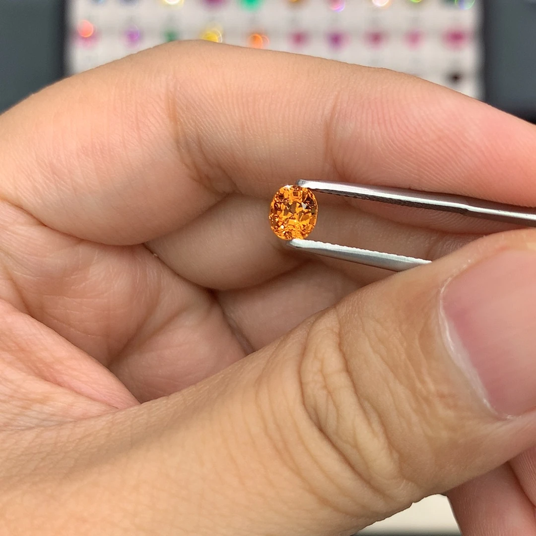 未镶嵌裸石石榴石（芬达石）94分全净芬达
