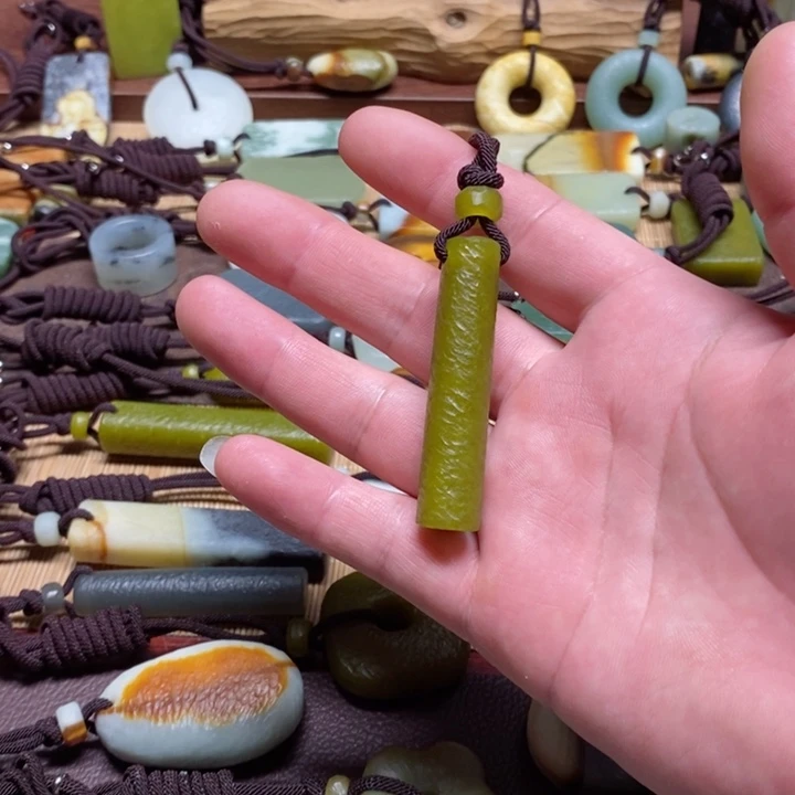 蛇纹石玉挂件未镶嵌生*?