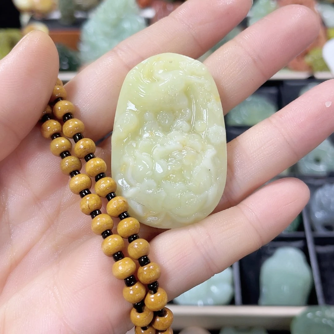 蛇纹石玉颈饰未镶嵌