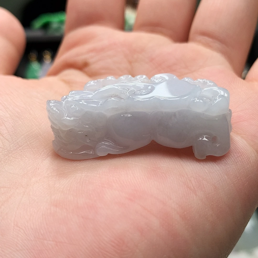 翡翠未镶嵌颈饰貔貅