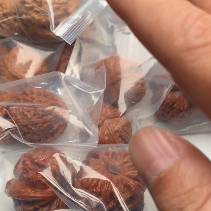 小***子文玩核桃吊坠我在