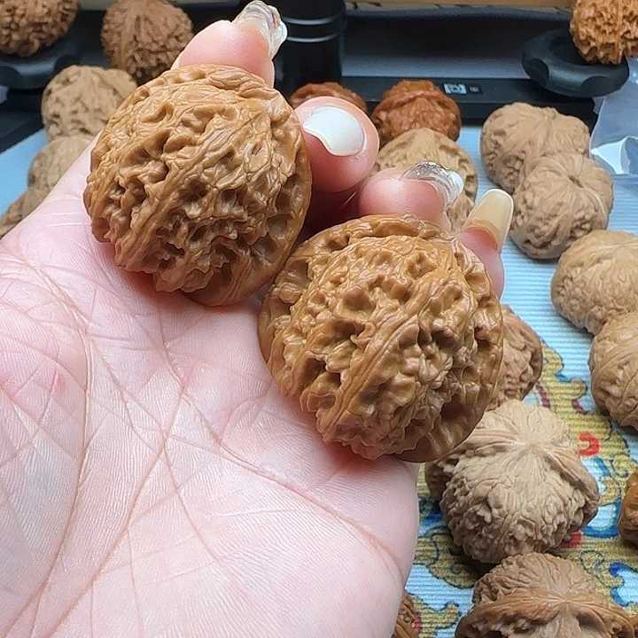 唐***平把件文玩核桃原装白狮子