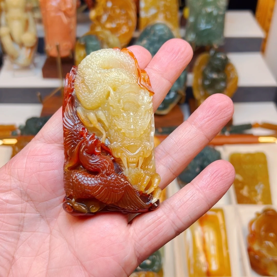 大***牛未镶嵌蛇纹石玉颈饰