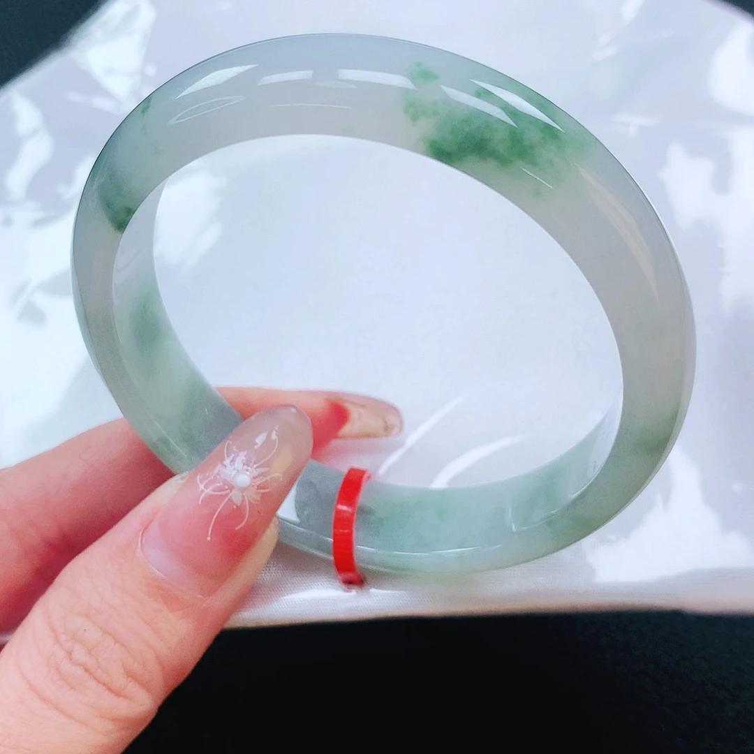 翡翠手镯未镶嵌53圈