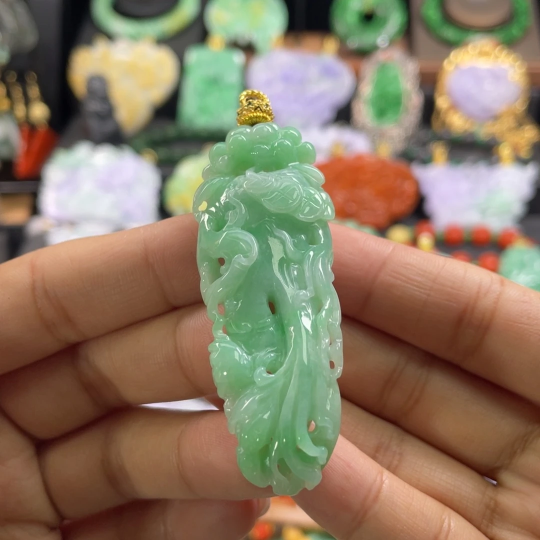 翡翠未镶嵌颈饰待编织