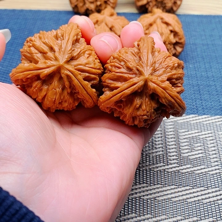 懂***_吊坠文玩核桃三棱