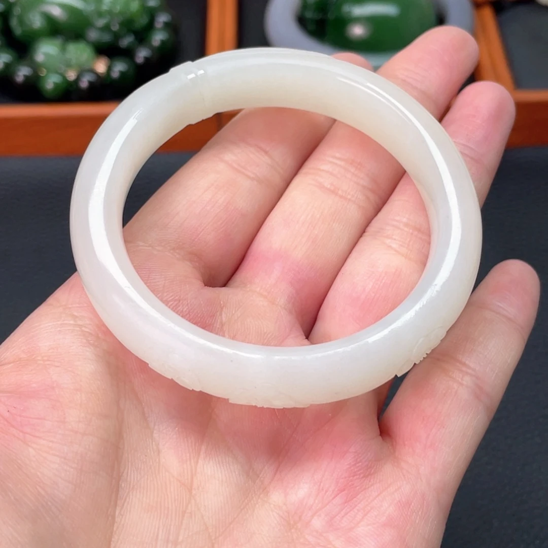 和田玉手镯未镶嵌圈口54mm