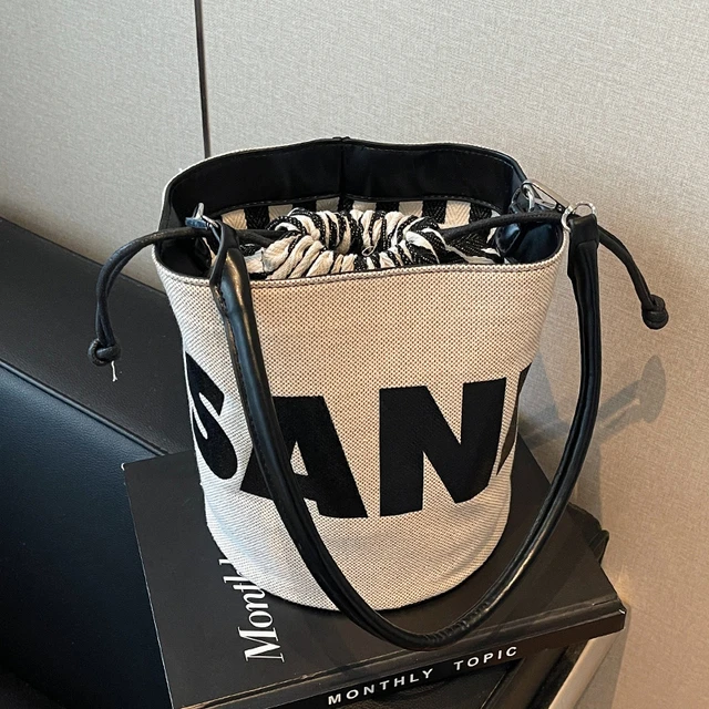 韩版小众时尚包包字母水桶包女新款质感百搭单肩斜挎包上班通勤包