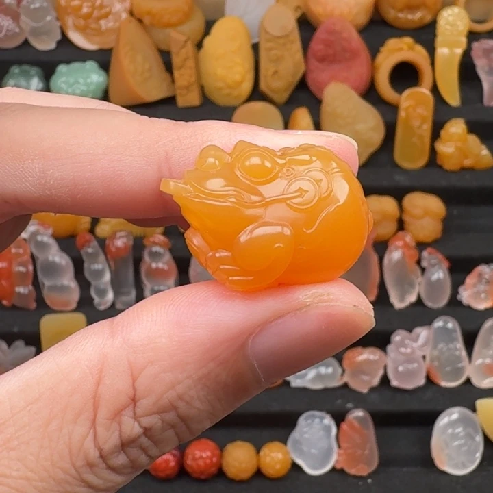 石英质玉（缅黄）未镶嵌颈饰