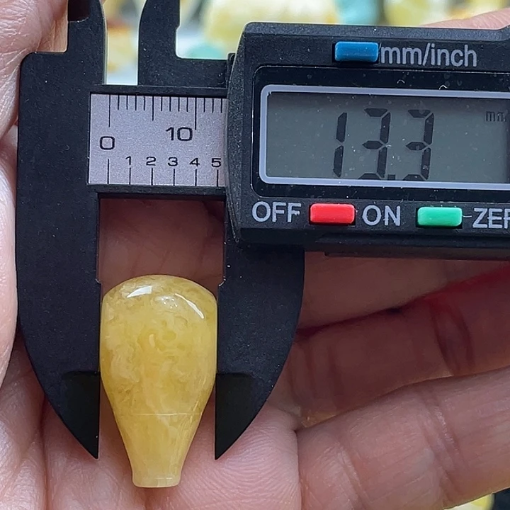 虎***爷未镶嵌蜜蜡裸石70号