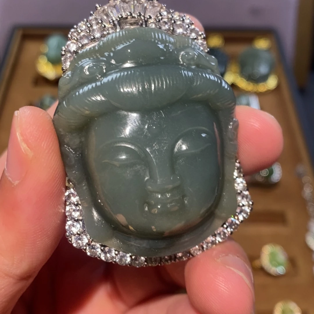 颈饰未镶嵌和田玉（碧玉）！**：