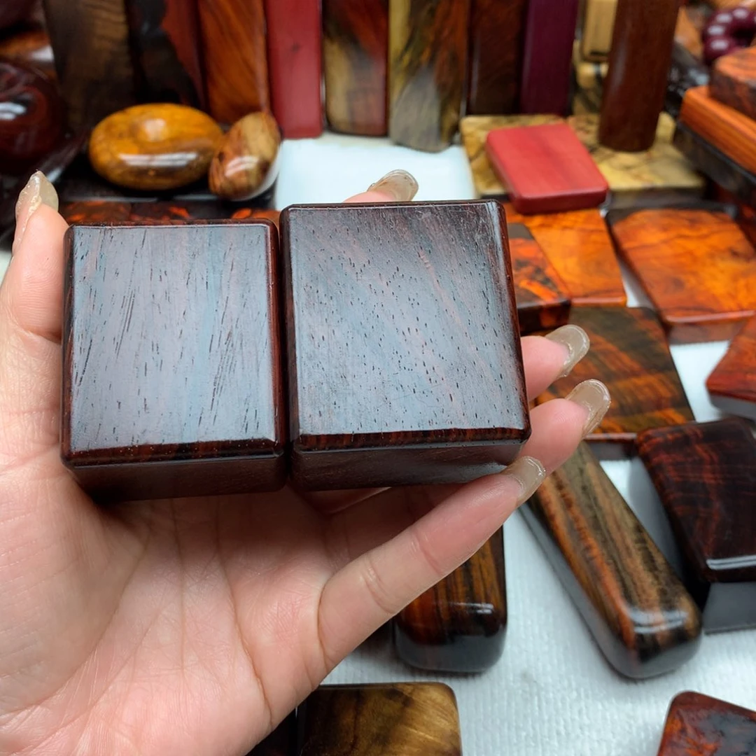 微凹黄檀（南美大红酸枝）天****童