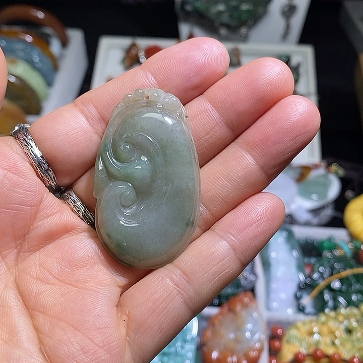 翡翠未镶嵌吊坠(赠链)