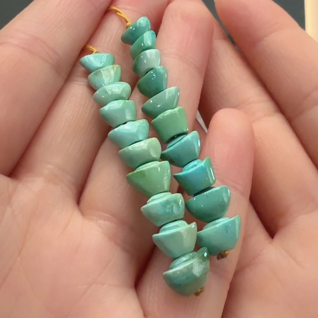 甜****绿松石未镶嵌颈饰