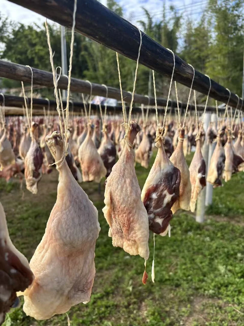农家特产自然风干腊味鸭腿肉
