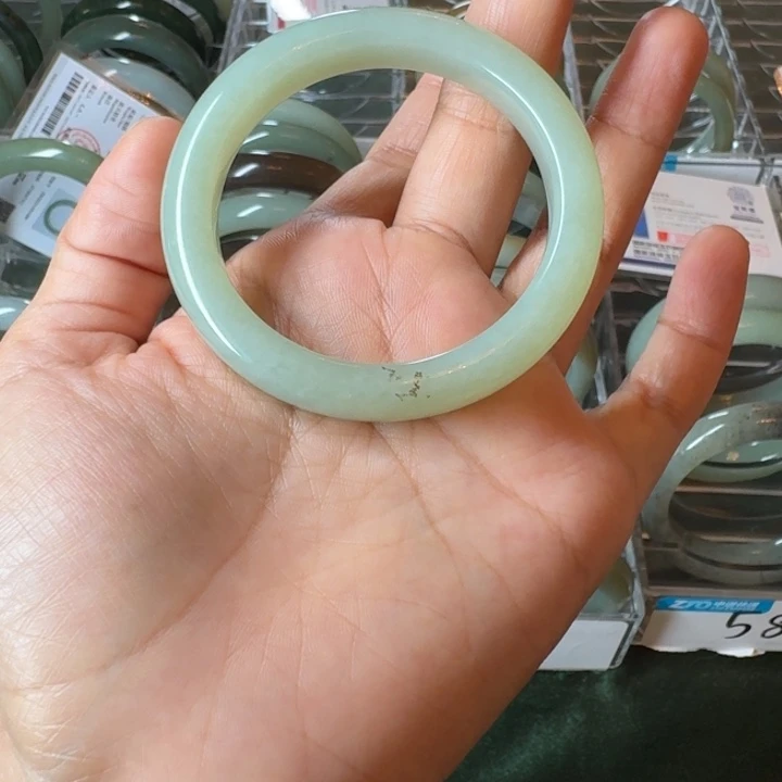 和田玉（糖玉）未镶嵌手镯