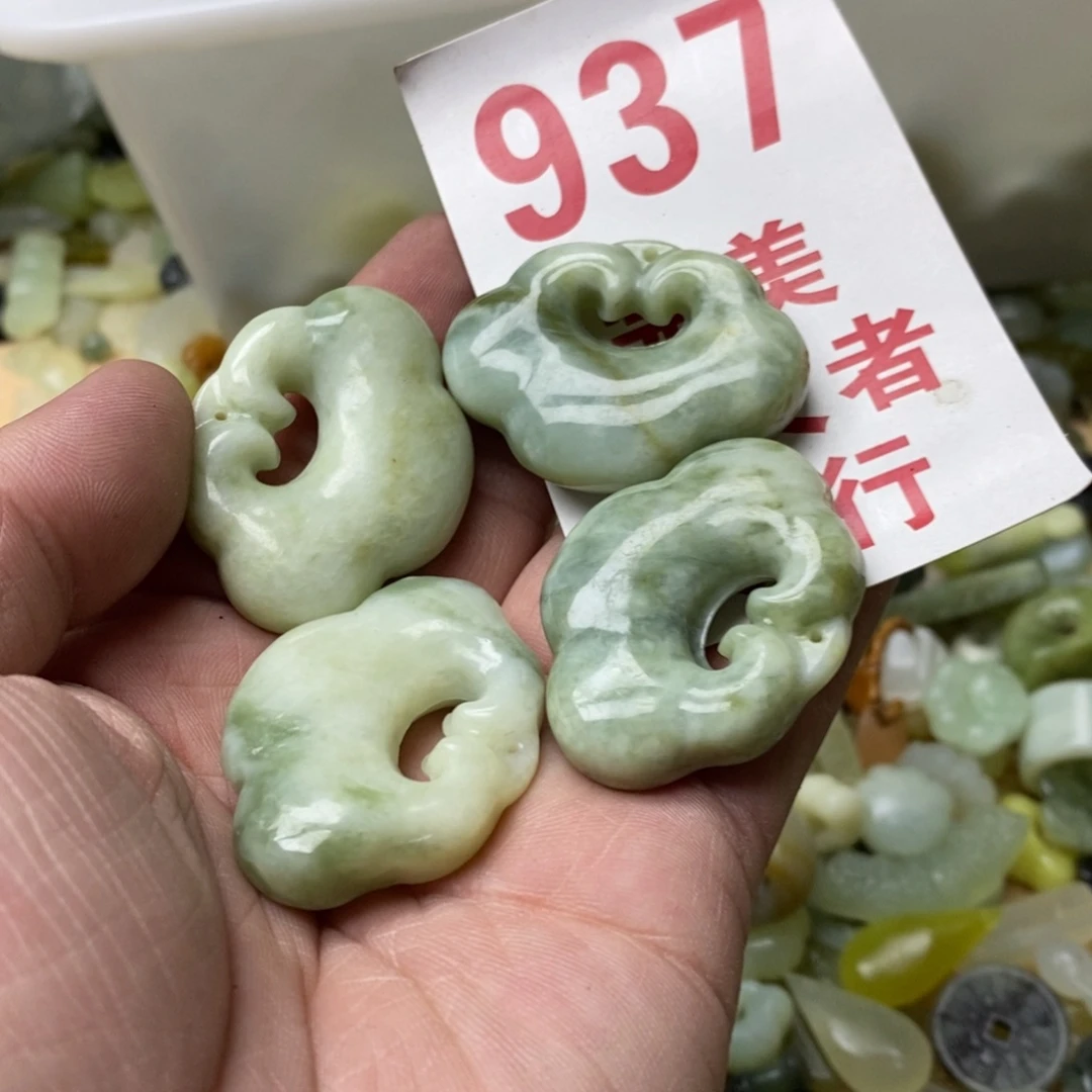 蛇纹石玉挂坠未镶嵌