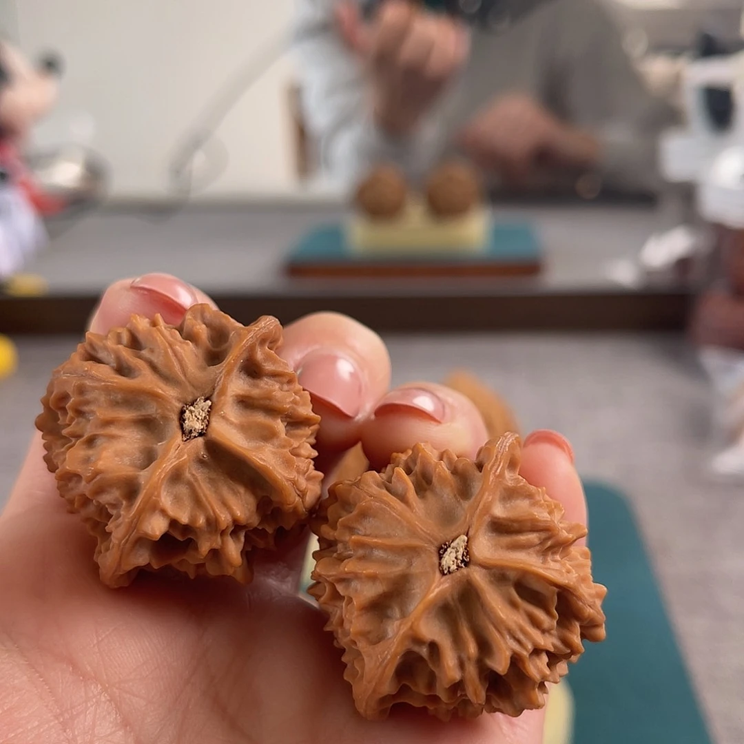 吊坠文玩核桃38天地红皮