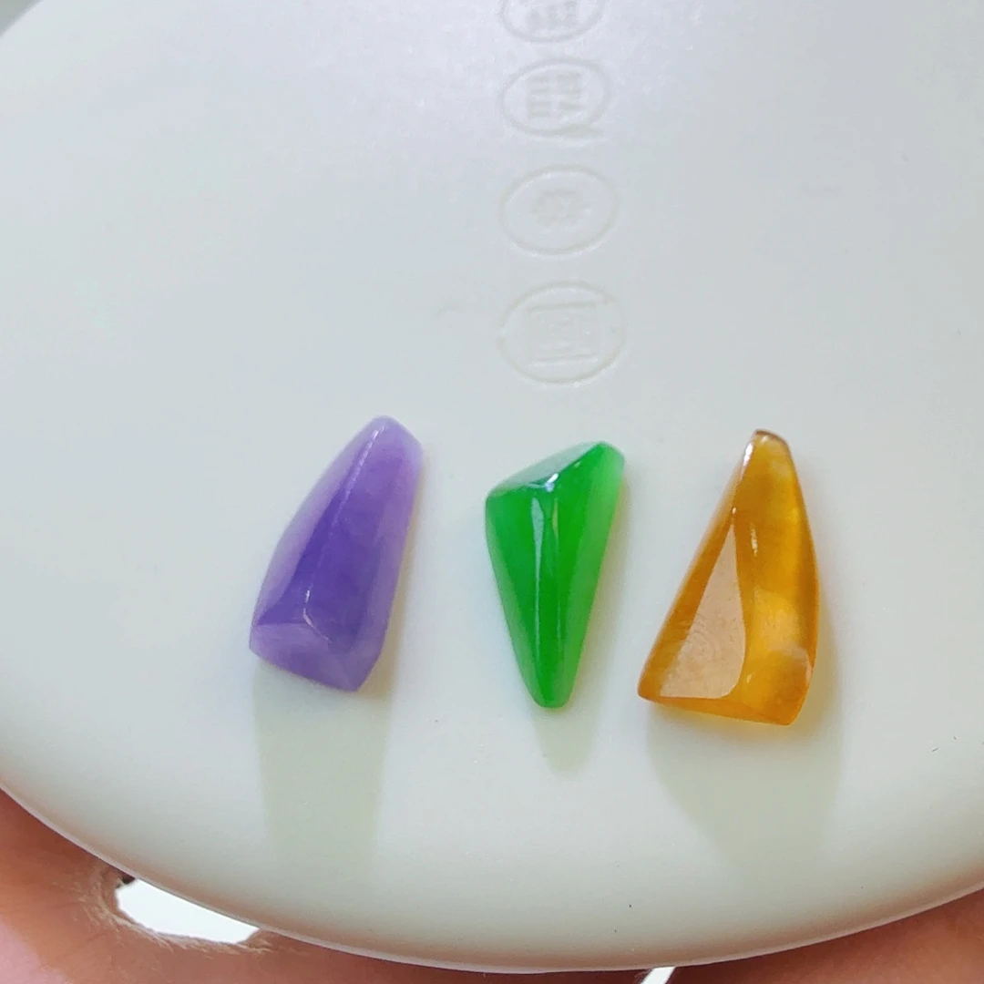 翡翠未镶嵌颈饰随行一组