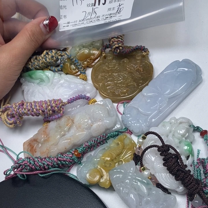 翡翠颈饰未镶嵌老****儿天然翡翠