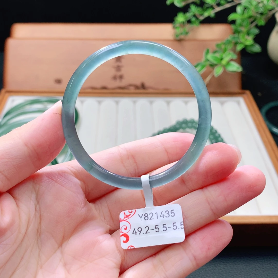 未镶嵌手镯（圆镯）翡翠