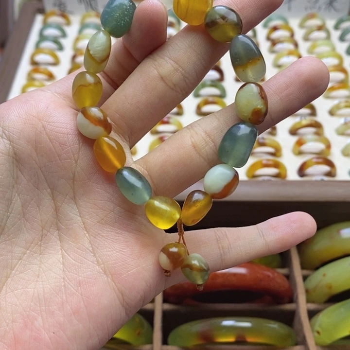 蛇纹石玉未镶嵌手镯是***゛