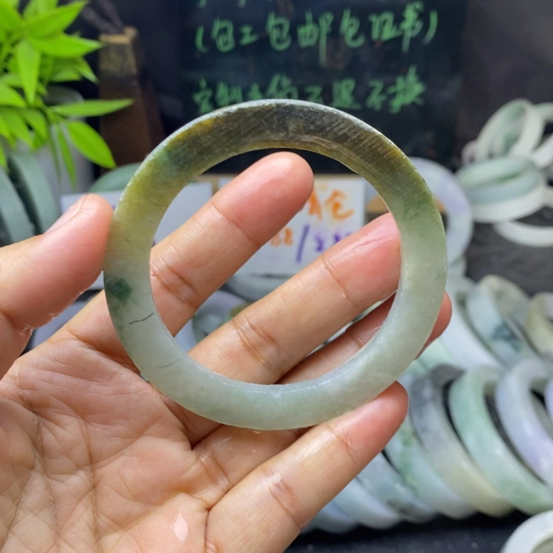 定制翡翠未镶嵌手镯