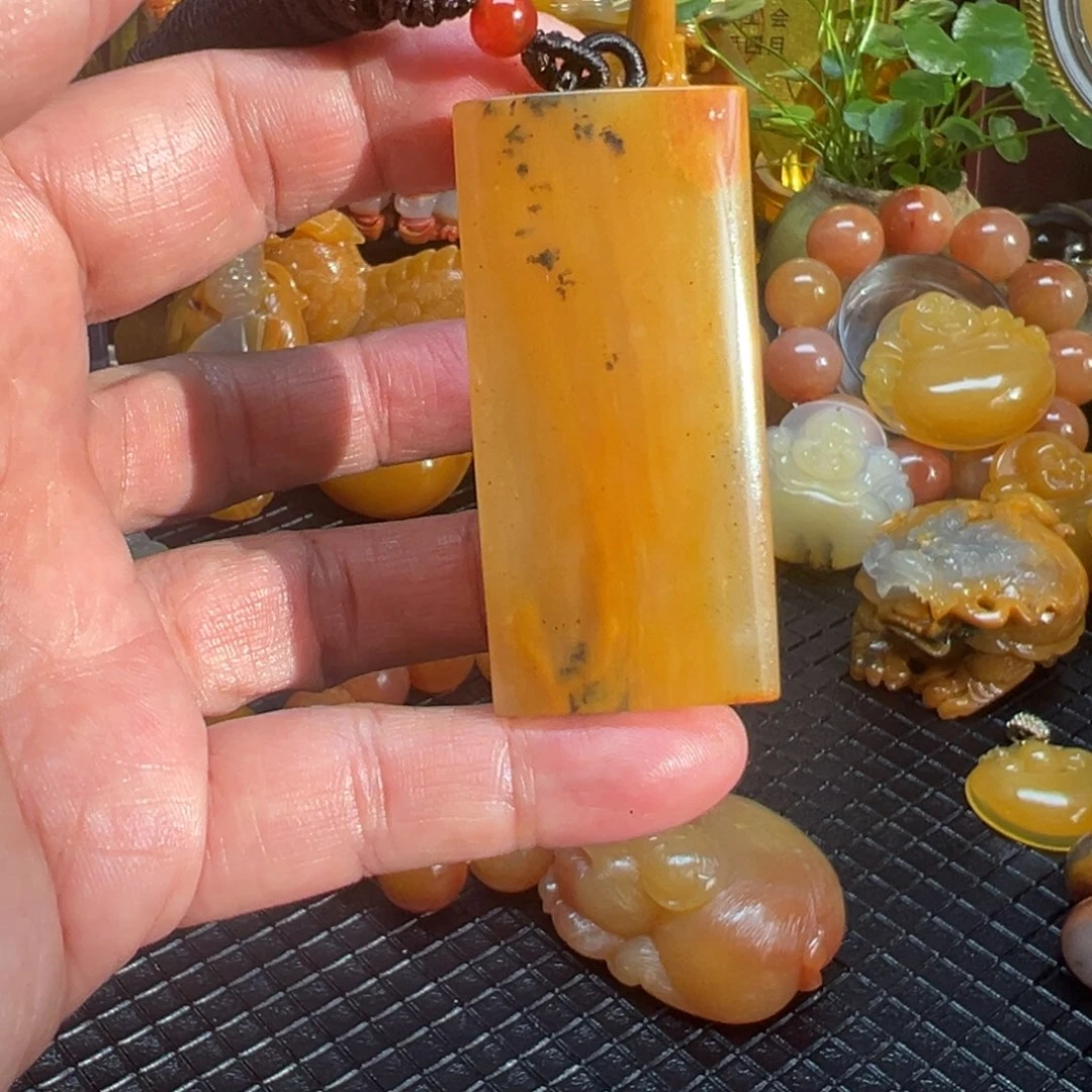 石英质玉未镶嵌颈饰