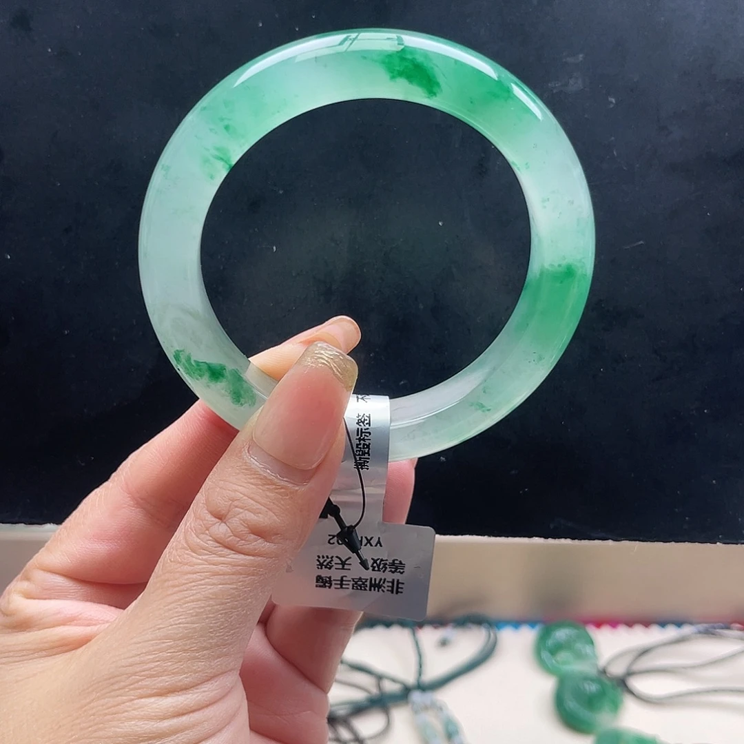 石英质玉（非洲翠）未镶嵌手镯