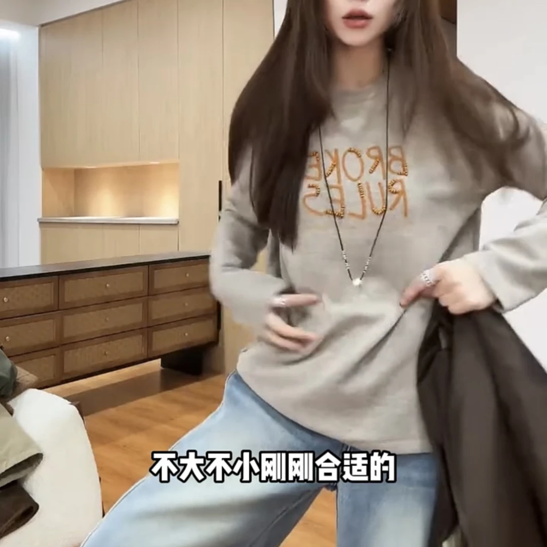 圆领字母刺绣长袖T恤女秋冬加厚宽松休闲百搭内搭打底上衣