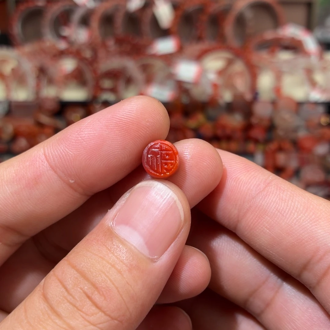 南红玛瑙未镶嵌颈饰满肉福币