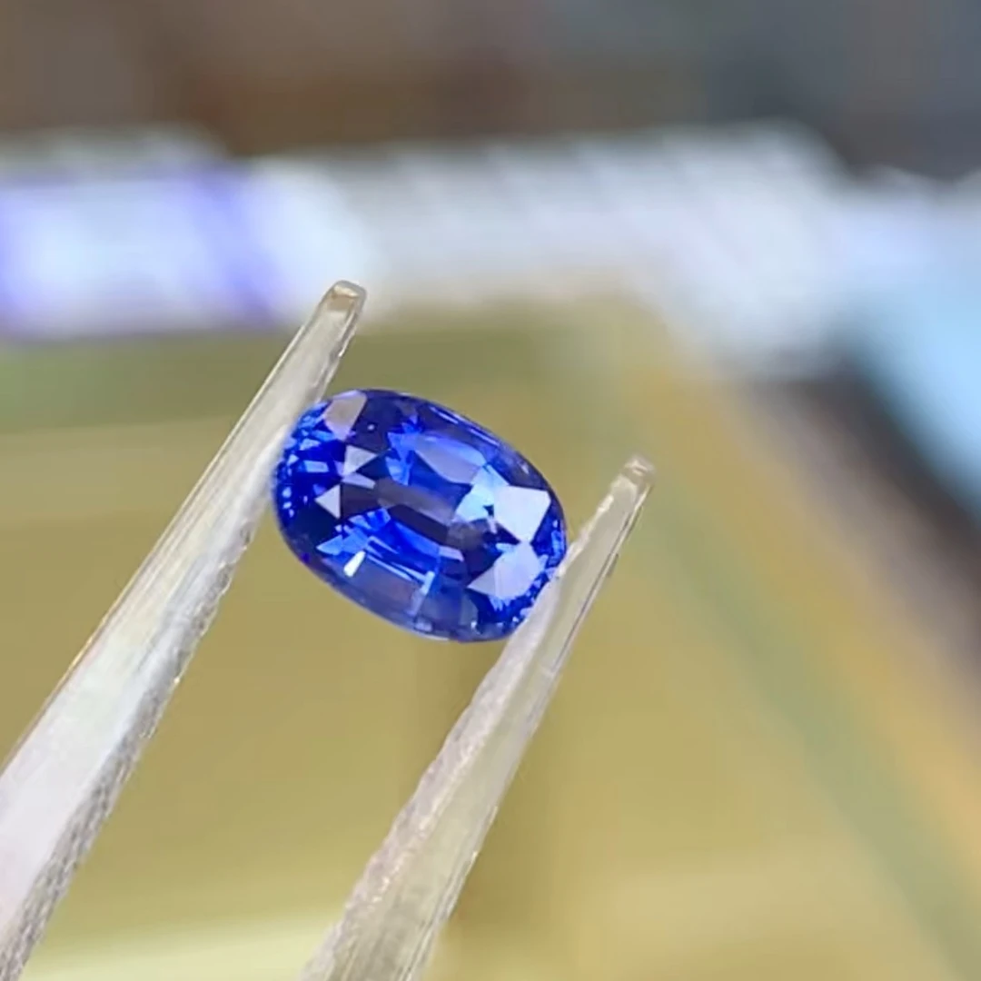 斯里兰卡浓郁矢车菊蓝宝石1.08ct全净无瑕晶体干净颜色浓郁