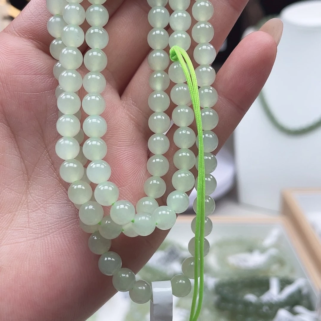 郁***0和田玉未镶嵌颈饰