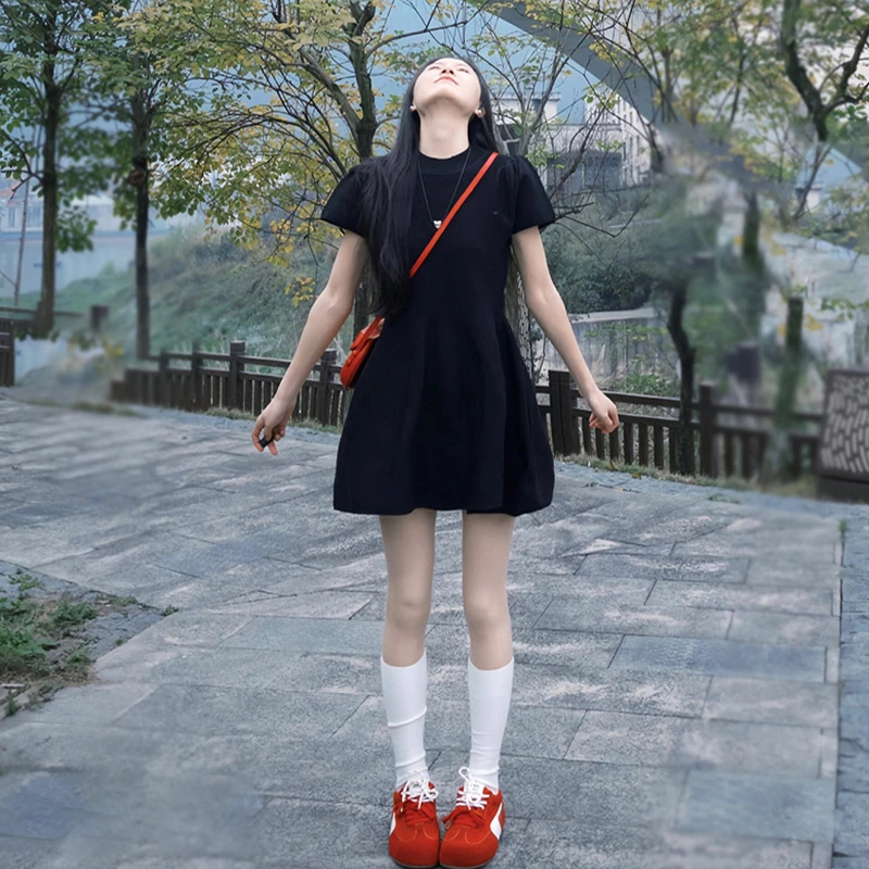 黑色赫本风短袖连衣裙子女夏季2025新款小个子高级感气质绝美短裙