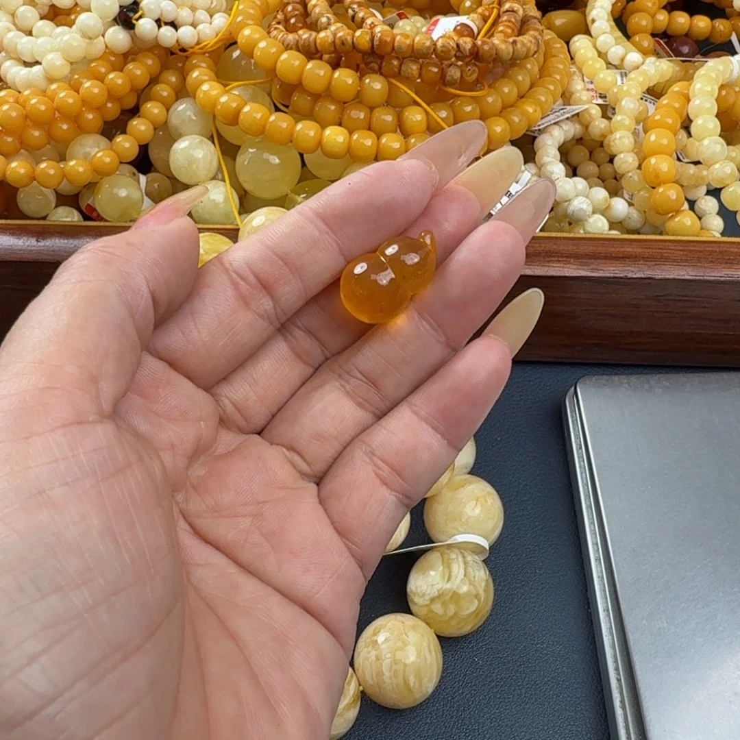 琥珀未镶嵌珠宝奇石