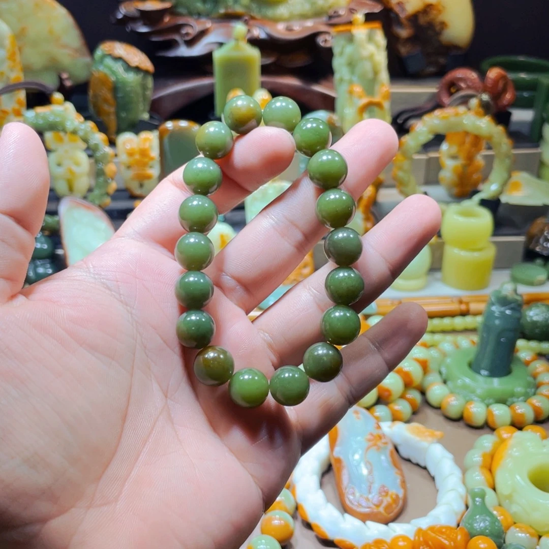 透闪石质玉未镶嵌珠宝奇石