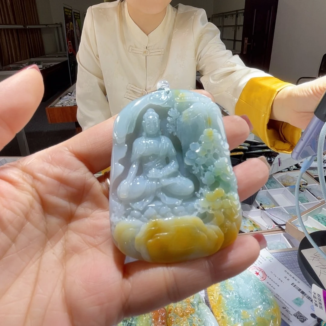 翡翠未镶嵌颈饰一个