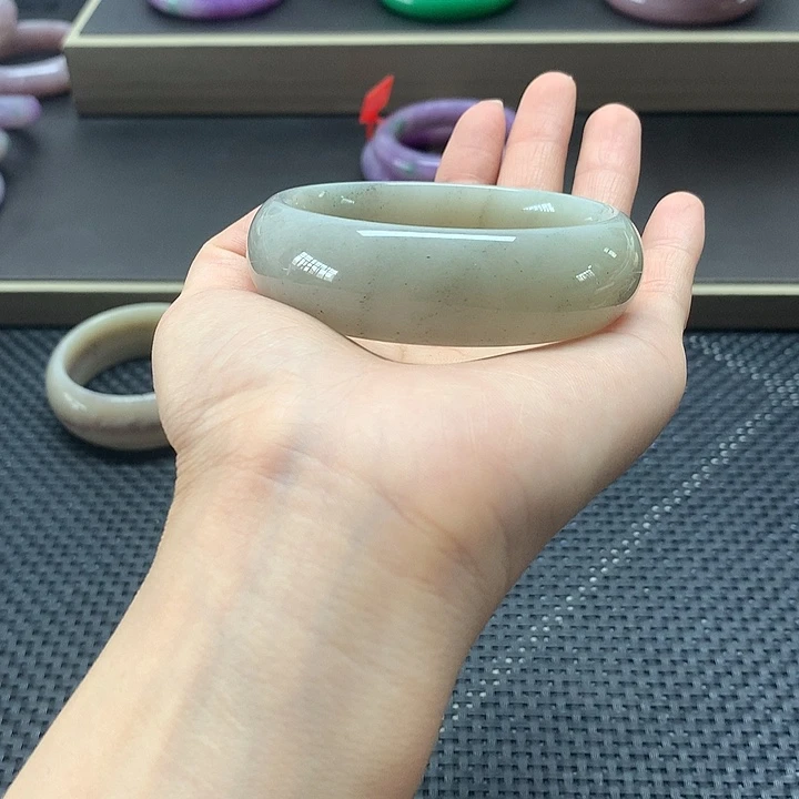 *****石英质玉手镯未镶嵌