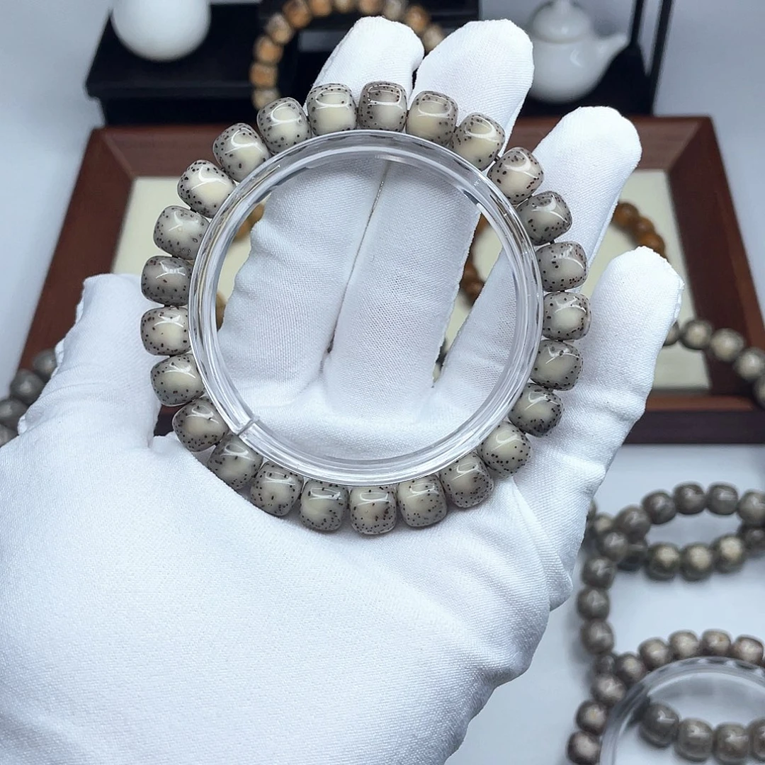 九***、手串星月菩提9.7×8.7糯冰半壁留白B09