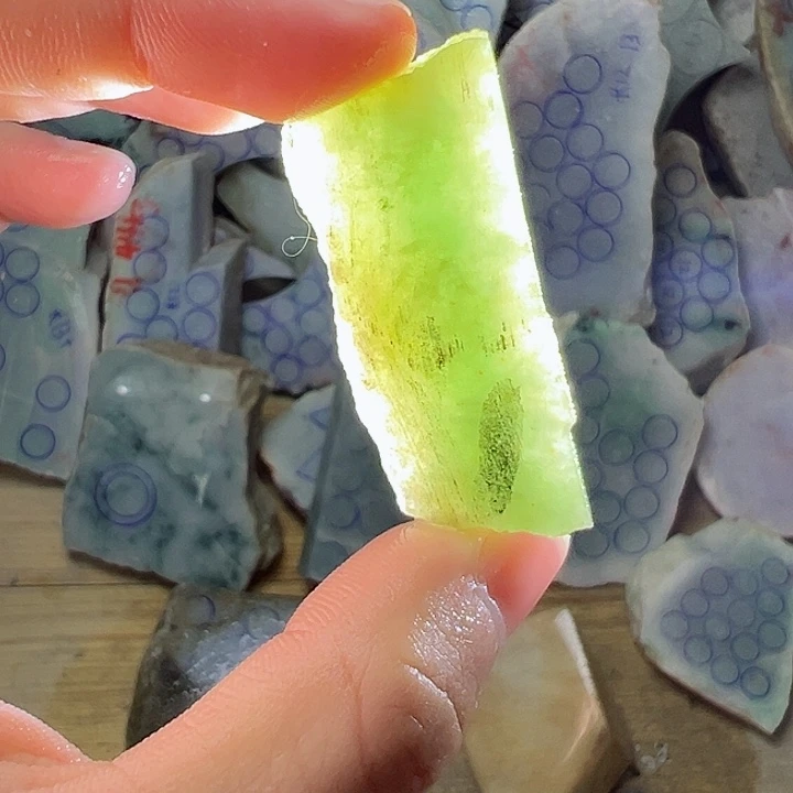 翡翠颈饰未镶嵌纯天然缅甸翡翠