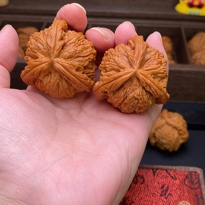 一***哥把件文玩核桃白奔